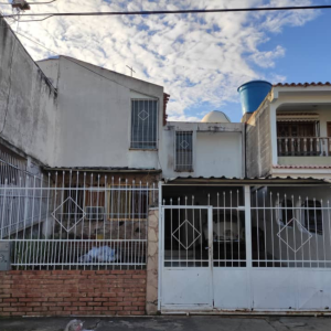 Casa En Venta En La Urbanización Las Esmeralda. San diego Valencia